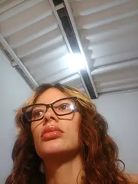 karenarango online show from June 10, 8:24 am