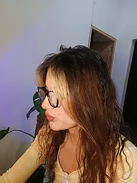 karenarango online show from June 17, 8:28 am