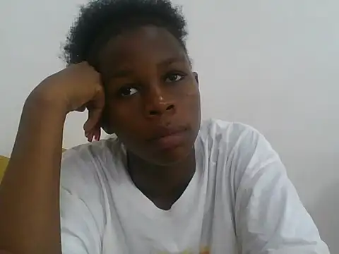 Snapshot of Lill_freakyapple chatting on July 21, 9:44 am Lill freakyapple online show from July 21, 9:44 am