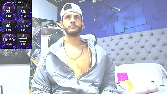 CHRIS GREY online show from June 24, 6:51 pm