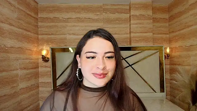 Snapshot of Kiara_Moon_r chatting on June 23, 3:04 am Kiara Moon r online show from June 23, 3:04 am