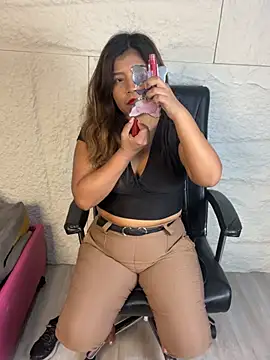 Snapshot of LyraMilano chatting on July 3, 12:44 pm LyraMilano online show from July 3, 12:44 pm