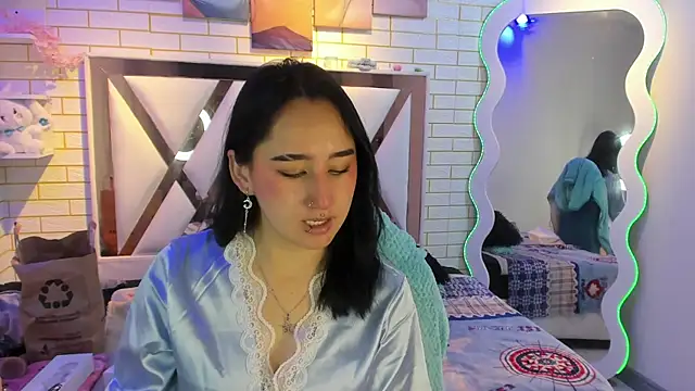 Lua bloom  online show from July 5, 3:45 am