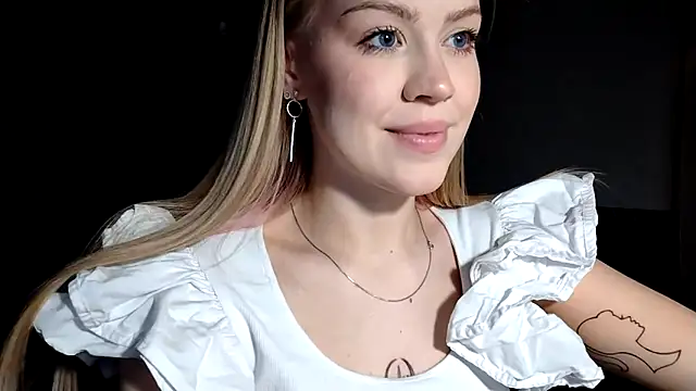Snapshot of Luna_liss_ chatting on June 15, 9:39 pm Luna liss online show from June 15, 9:39 pm