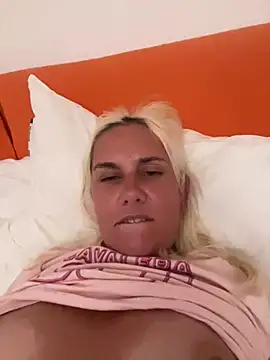 Snapshot of Sofia_beee chatting on June 26, 10:52 am Sofia beee online show from June 26, 10:52 am