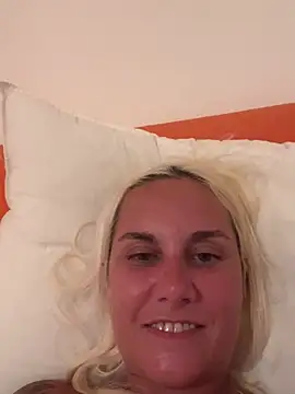 Snapshot of Sofia_beee chatting on June 26, 10:58 pm Sofia beee online show from June 26, 10:58 pm