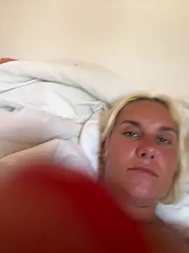 Snapshot of Sofia_beee chatting on June 27, 12:22 pm Sofia beee online show from June 27, 12:22 pm