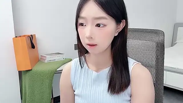 Yoyo33355 online show from June 7, 3:32 am
