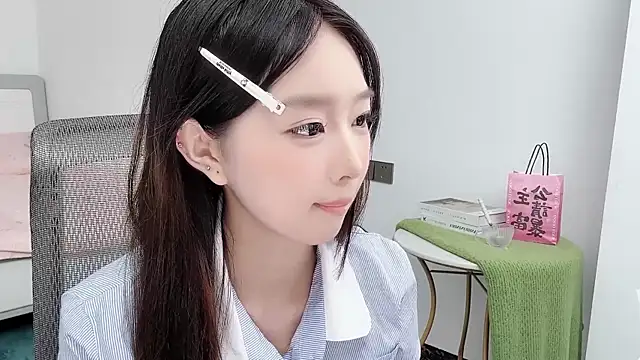 Yoyo33355 online show from June 18, 11:14 am