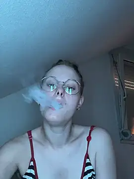 Snapshot of Quenn667 chatting on June 25, 2:10 pm Quenn667 online show from June 25, 2:10 pm