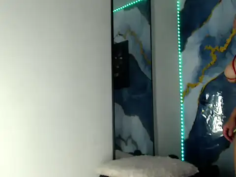 Snapshot of Yasmine_Tapias chatting on June 20, 9:28 pm Yasmine Tapias online show from June 20, 9:28 pm