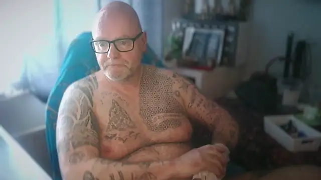 Snapshot of Tattooed_Dilf_01 chatting on May 31, 8:54 am Tattooed Dilf 01 online show from May 31, 8:54 am