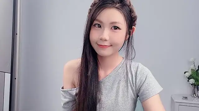 Snapshot of Rose_love69 chatting on June 18, 12:20 pm Rose love69 online show from June 18, 12:20 pm