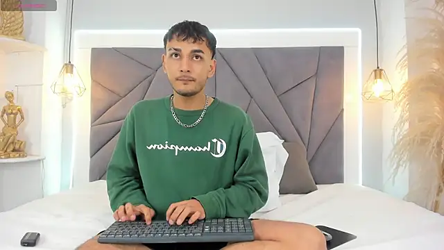 Snapshot of LiamBlake_ chatting on June 24, 5:17 am LiamBlake online show from June 24, 5:17 am