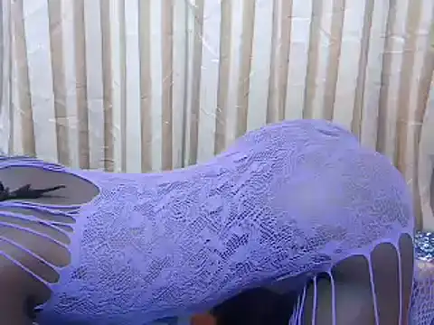 Snapshot of tinygodess chatting on July 27, 2:40 am tinygodess online show from July 27, 2:40 am