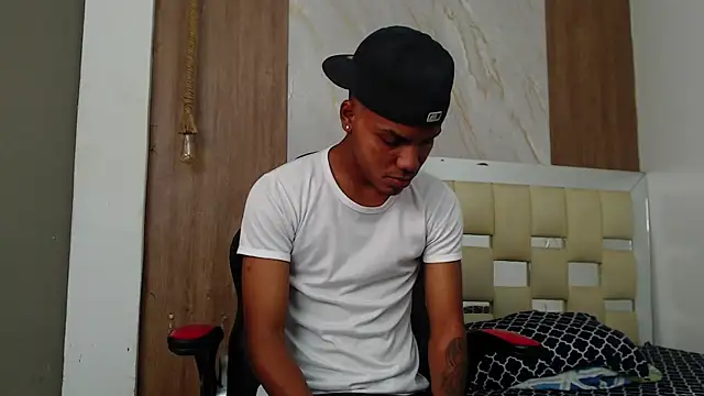 Snapshot of artur_collins_ chatting on June 23, 9:46 pm artur collins online show from June 23, 9:46 pm