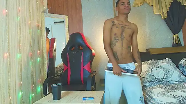 Snapshot of artur_collins_ chatting on June 24, 11:37 pm artur collins online show from June 24, 11:37 pm