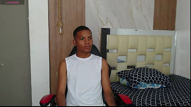 Snapshot of artur_collins_ chatting on July 1, 8:52 pm artur collins online show from July 1, 8:52 pm