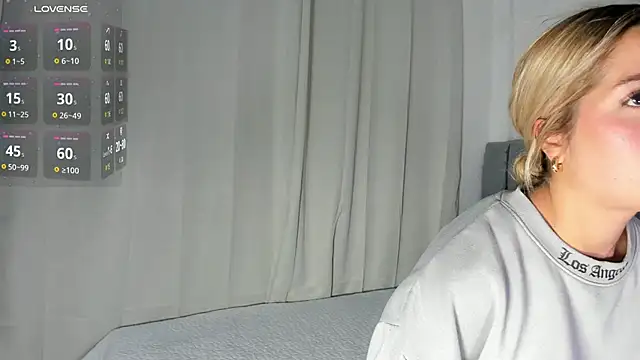 Snapshot of rossedaw_ chatting on June 16, 5:26 pm rossedaw online show from June 16, 5:26 pm