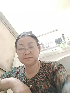 Snapshot of Orio-baby chatting on June 18, 2:23 am Orio-baby online show from June 18, 2:23 am