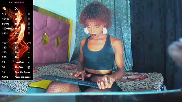 Snapshot of xsofiacastro chatting on June 27, 5:12 am xsofiacastro online show from June 27, 5:12 am