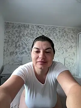 Snapshot of evaxxxcurvyxxx chatting on July 23, 6:33 am evaxxxcurvyxxx online show from July 23, 6:33 am
