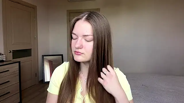 Snapshot of lizzzanatooo chatting on June 1, 7:32 am lizzzanatooo online show from June 1, 7:32 am