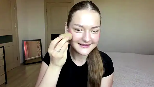 Snapshot of lizzzanatooo chatting on July 17, 11:17 am lizzzanatooo online show from July 17, 11:17 am