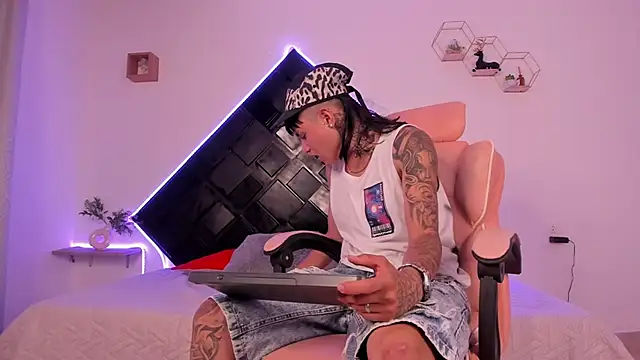 Noah Blaze  online show from May 29, 3:37 am