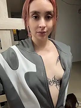 Snapshot of Sophia_LuxxX chatting on July 17, 3:24 am Sophia LuxxX online show from July 17, 3:24 am