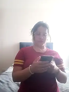 Snapshot of Andreita_2002 chatting on August 6, 3:47 pm Andreita 2002 online show from August 6, 3:47 pm