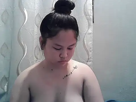 Snapshot of ThePrettySecret chatting on June 7, 10:19 am ThePrettySecret online show from June 7, 10:19 am