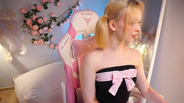 Snapshot of BambiEyes_ chatting on May 29, 6:33 am BambiEyes online show from May 29, 6:33 am