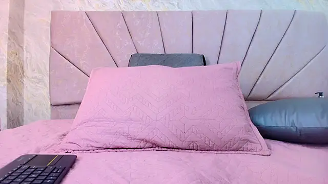 Snapshot of ariana_florez_ chatting on July 8, 7:18 pm ariana florez online show from July 8, 7:18 pm