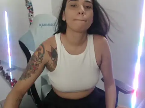 Snapshot of Lola_rush chatting on July 10, 5:59 pm Lola rush online show from July 10, 5:59 pm