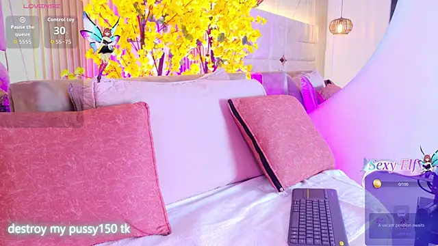 Snapshot of LalaVareela chatting on July 15, 7:19 pm LalaVareela online show from July 15, 7:19 pm