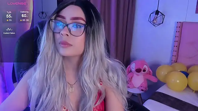 Snapshot of miafox__ chatting on June 18, 4:24 am miafox online show from June 18, 4:24 am