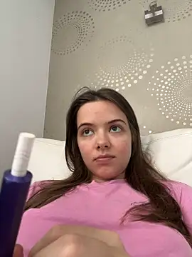 AGirlFromNarnia online show from June 17, 8:39 am