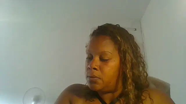 Snapshot of DOMINATRICESANDRA chatting on June 4, 7:25 am DOMINATRICESANDRA online show from June 4, 7:25 am