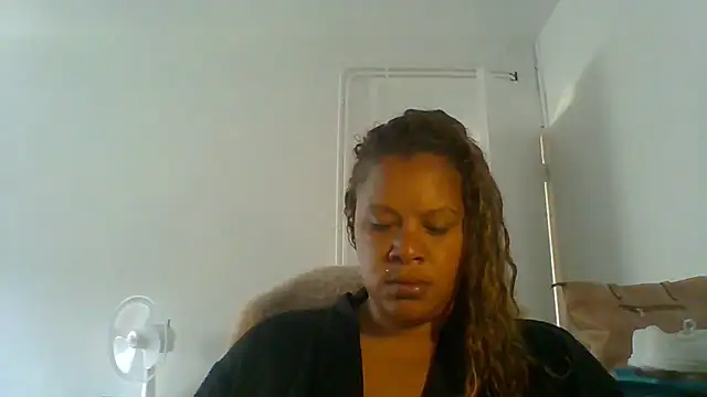 Snapshot of DOMINATRICESANDRA chatting on June 5, 7:14 am DOMINATRICESANDRA online show from June 5, 7:14 am