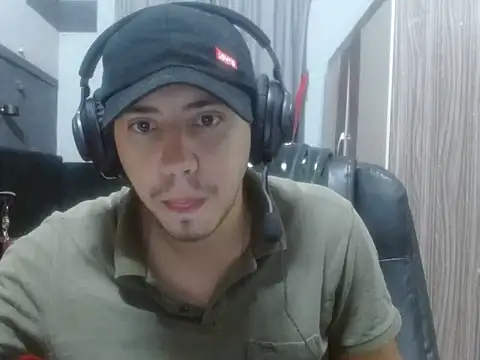 Snapshot of Fer_Ti chatting on June 25, 10:53 am Fer Ti online show from June 25, 10:53 am
