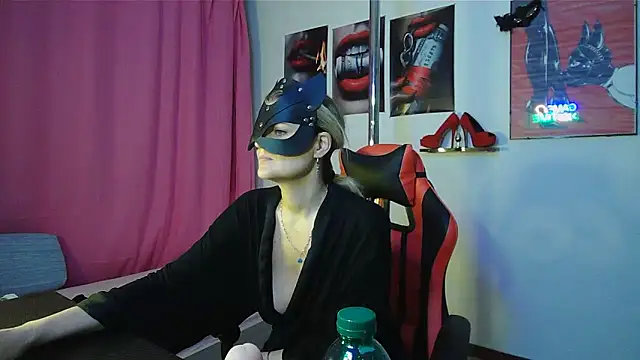 LolaSelvaggia online show from June 9, 10:21 pm