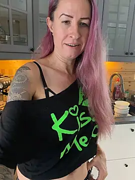 Snapshot of GermanMilfJasmin chatting on June 11, 7:50 am GermanMilfJasmin online show from June 11, 7:50 am