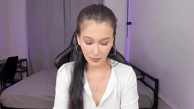 Snapshot of lilly_mighty chatting on June 8, 5:13 pm lilly mighty online show from June 8, 5:13 pm