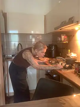 Ella Bloom online show from June 14, 9:22 am