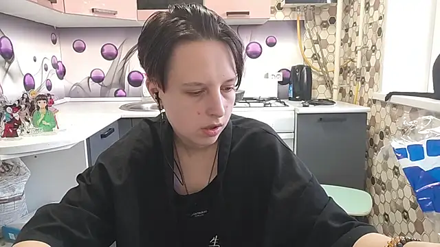 Snapshot of Saranade chatting on June 12, 5:01 pm Saranade online show from June 12, 5:01 pm