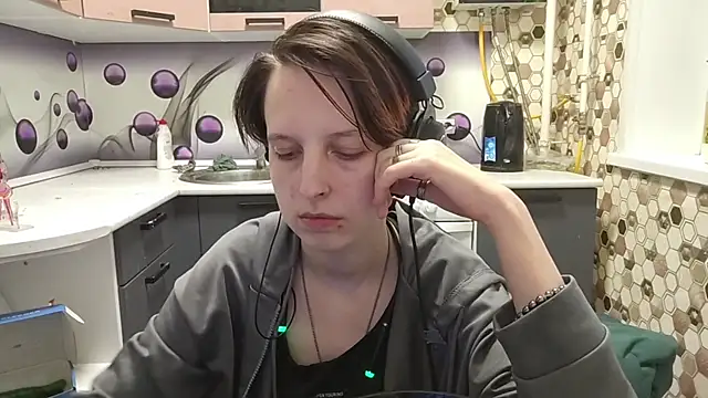 Snapshot of Saranade chatting on June 25, 5:28 pm Saranade online show from June 25, 5:28 pm