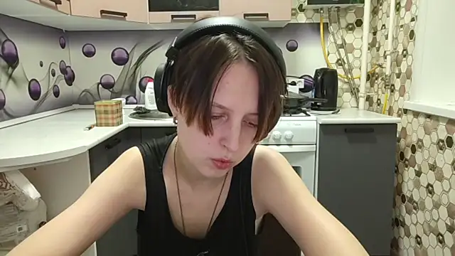 Snapshot of Saranade chatting on July 8, 10:58 pm Saranade online show from July 8, 10:58 pm