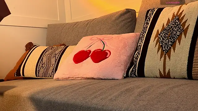 Shylittlemouth online show from July 10, 9:28 pm