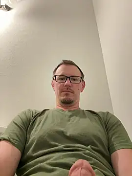 Snapshot of Hardpaul85 chatting on July 3, 1:06 pm Hardpaul85 online show from July 3, 1:06 pm